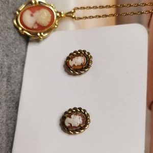 Earring and necklace set